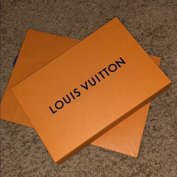 2018 Medium Louis Vuitton Box - Picture 2 of 2